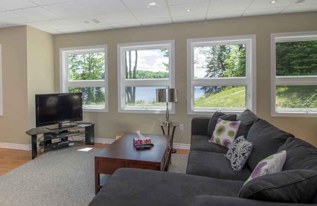 A Northern Soul - Stunning Cottage w/ Dock, Watercraft & Games Room