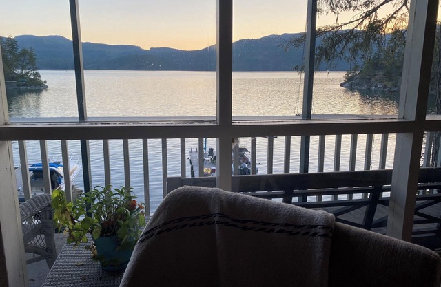 A Peaceful Retreat just minutes from Sechelt