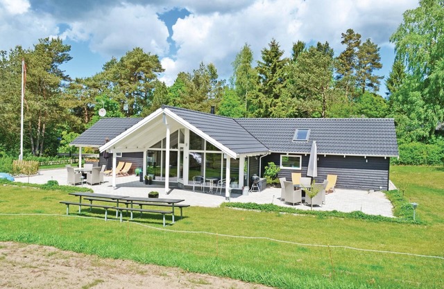 Alojamiento de 4 habitaciones en Rønde