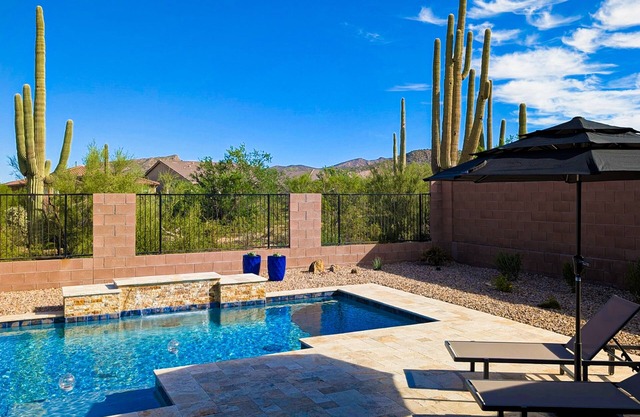 A perfect Arizona getaway in Dove Mountain w heated pool & gated community.