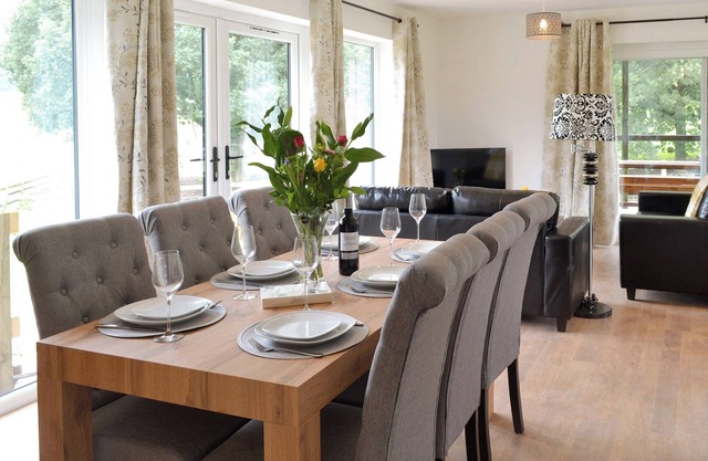 Alojamiento de 3 habitaciones en Blacknest, near Alton