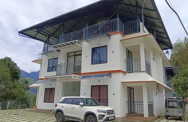 A perfect Homestay with Wi-Fi has 8 Bed Rooms with balcony in Munnar