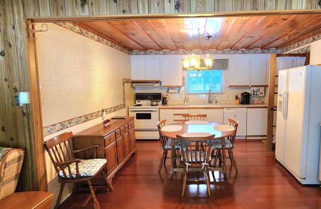 A Perfect Waterfront House, 117 Clifford