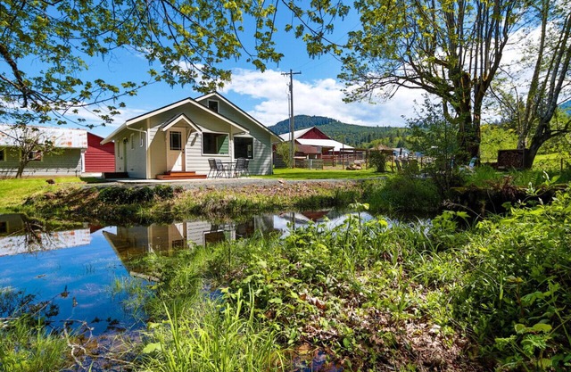 A pet-friendly, creek side ranch house w/starlink
