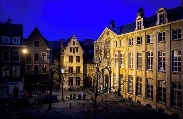 A place - Vrijdagmarkt 1