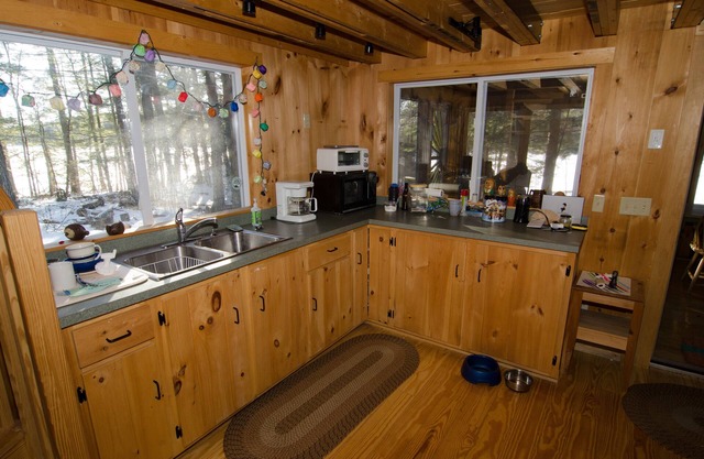 Un santuario privado de 7 acres en la isla Flying Pond en el pintoresco lago de Maine