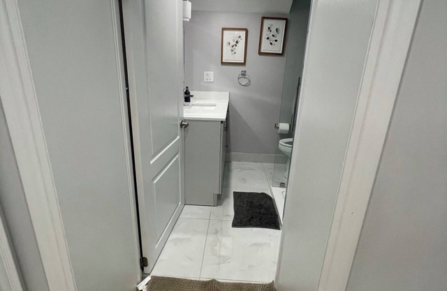 A Private Basement Studio Unit with King bed