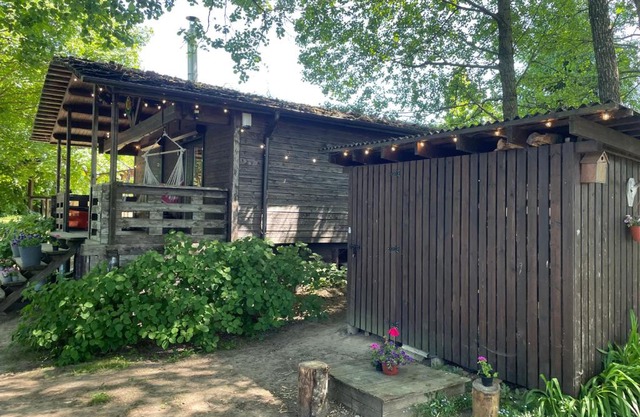 A private, cozy cottage on the shore of the lake, beautiful view