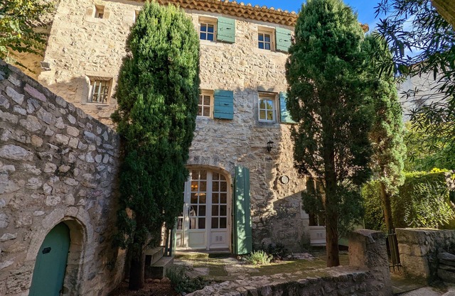 Una casa de pueblo provenzal a poca distancia de tiendas y restaurantes.