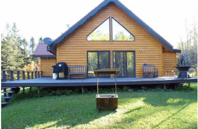 Ultra tranquilo y privado junto a un hermoso arroyo que fluye en más de 700 acres.