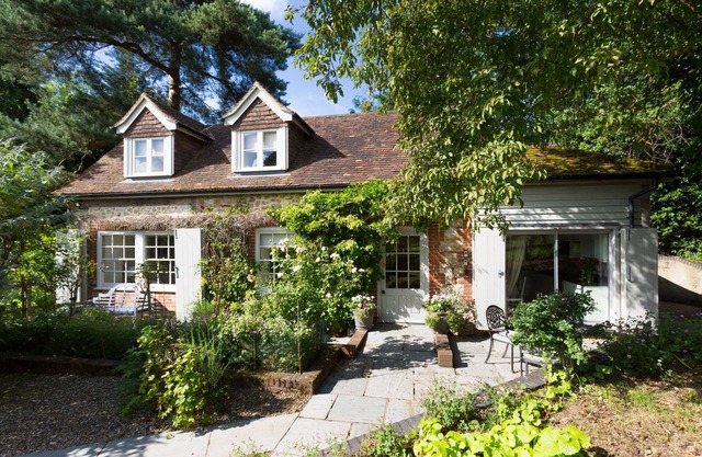 The Coach House, cerca de Sevenoaks, en una zona tranquila con vistas a los jardines, el prado y las tierras de cultivo.