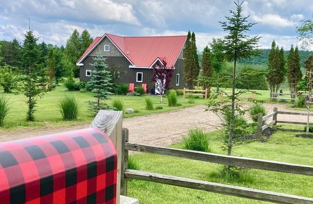 A River Runs Through It! Charming 2-bedroom home near Walloon Lake