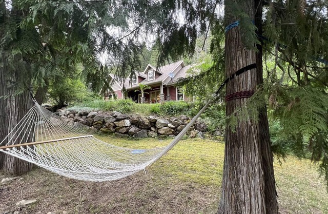 A river runs through it! House on acreage w/hot tub & firepit. Mins to the lake