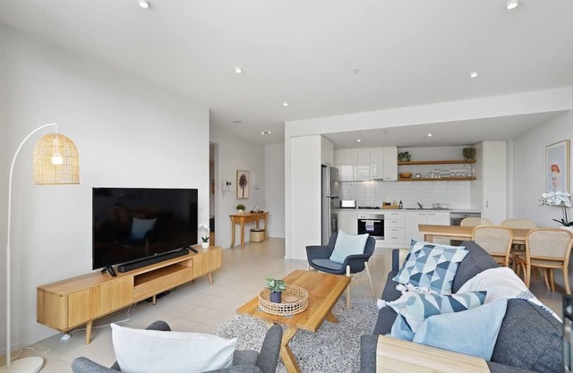 A River-side 2bdm Footscray Oasis + Parking
