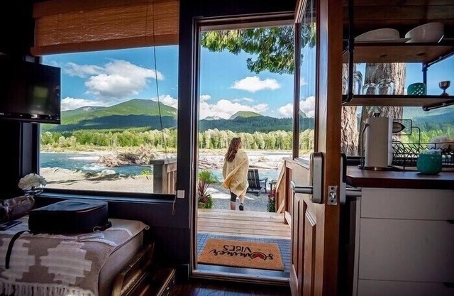a riverfront retreat nestles on the Cowlitz River