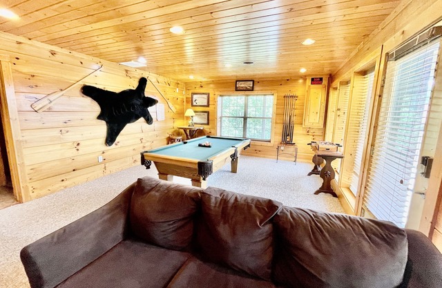 A Rocky Top Rendezview 2 Bedroom Cabin by RedAwning