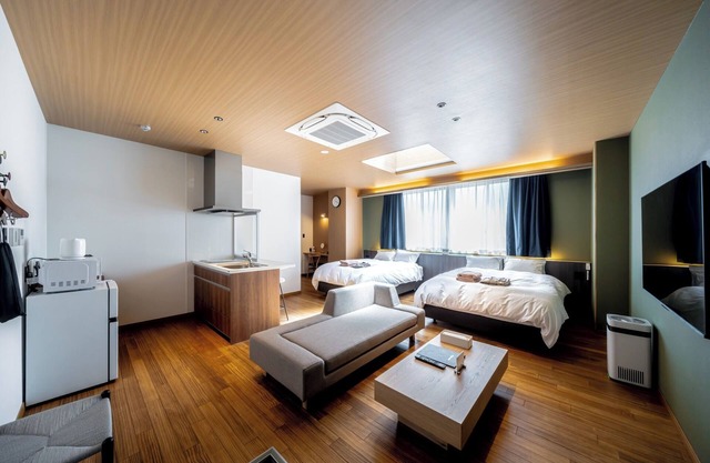 A room with a skylight An open space filled with natural light Conveniently located within a 5min / Hatsukaichi Hiroshima