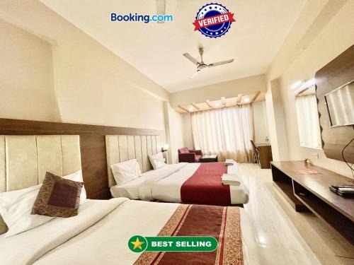 A - ROYAL HOTEL PREMIUM - R-URAKASH A - Best & Comfort & Luxurious & Comfortable Room In Varanasi - Near Kashi Vishwanath temple - BEST HOTEL IN VARANASI