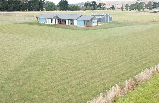 A rural delight close to town shops, cafes, restaurants and wineries
