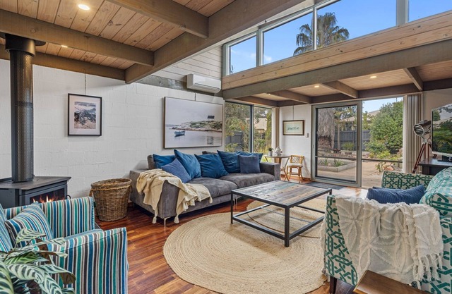 A Sand and Sea Retreat - 150m from Beach, Pet Friendly