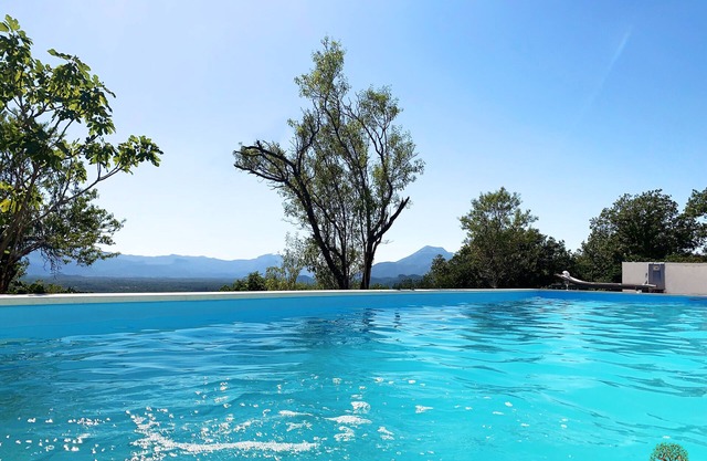 Villa independiente en la montaña junto al río Cetina, SERVICIO DE CONSERJERIA 24/7