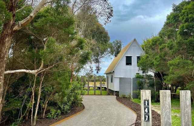 A shaped beach house located on the edge of Waratah Bay close Wilsons Promontory