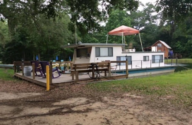 A Shore Bet 36' Vintage Houseboat.