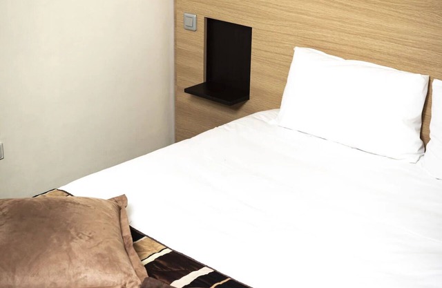 A Short Drive to Céüse! FIDO-friendly Unit with Onsite Parking! Seasonal Pool!
