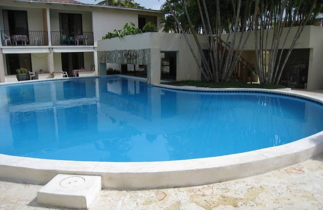 Ground-floor apt, pool, 1-minute walk to beach/supermarket, perfect for seniors!