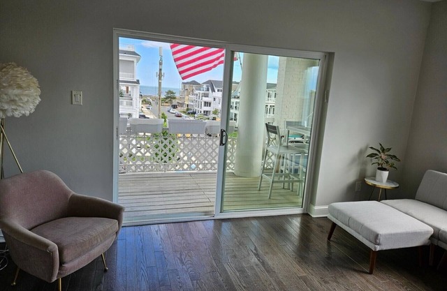 A simple and peaceful centrally-located Ocean View Condo in Ventnor.