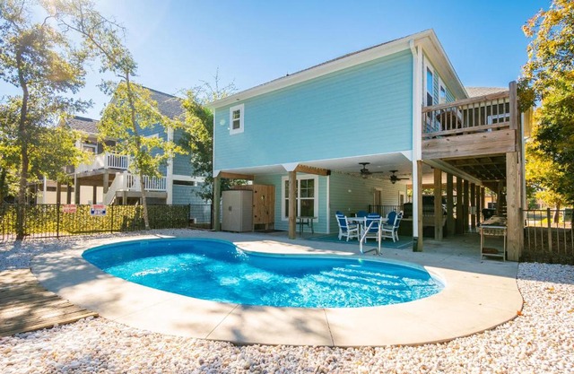 A Sloth's Retreat by Oak Island Accommodations