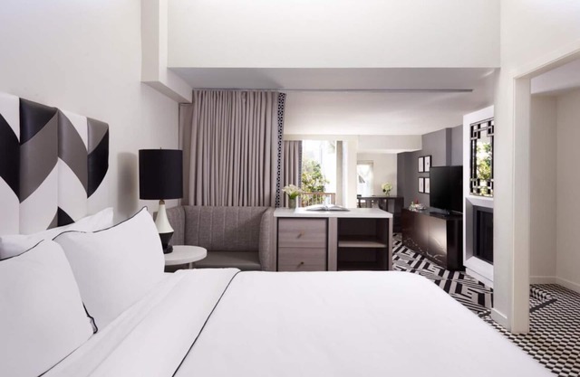 A Sophisticated Suite, Striking City Views! Rooftop Heated Pool, Pet-friendly!