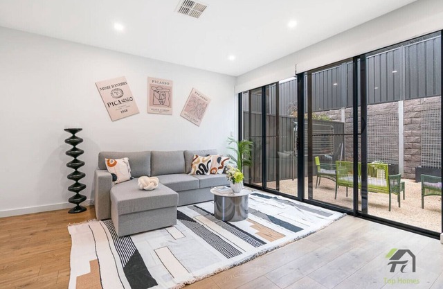 A spacious and bright two-bedroom house in the Woodforde core area