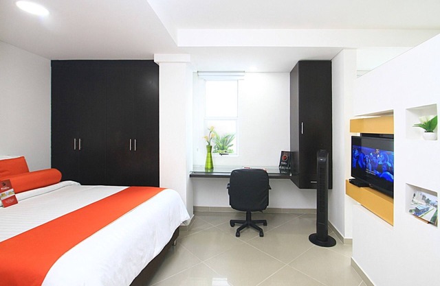 A spacious and fabulous 387 ft2 studio, near every thing in Cali