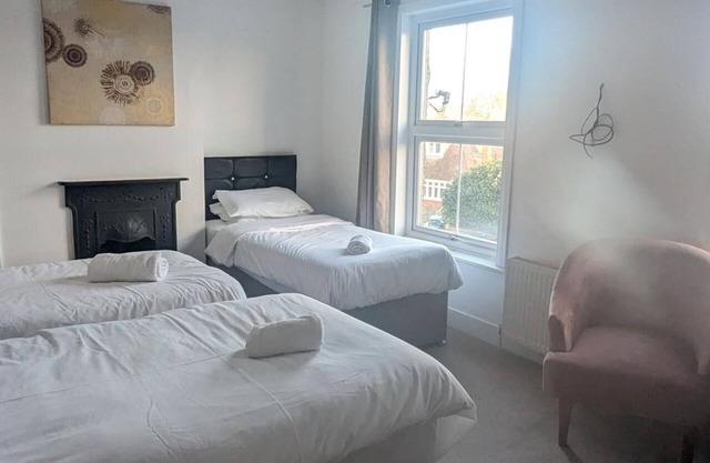 A spacious cottage-styled 3 bedrooms in a Shared house - Sittingbourne
