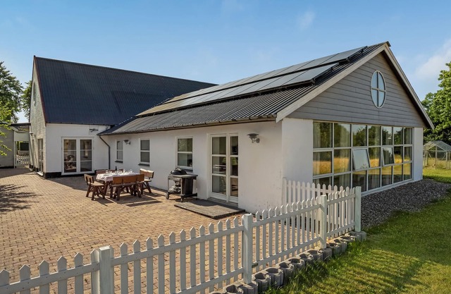 Alojamiento de 5 habitaciones en Snertinge