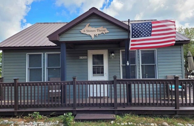 A Stone's Throw from Lake Superior, the bay and downtown pet friendly