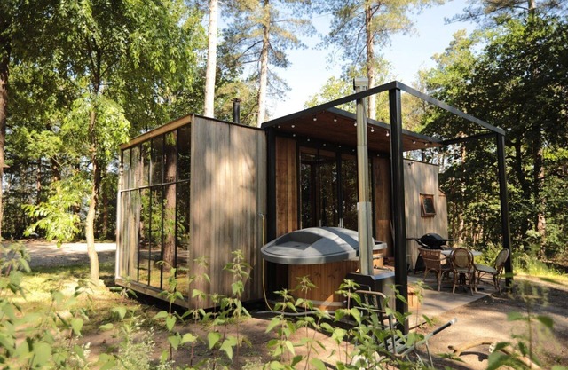 A stress-free stay in this classic cabin with hottub