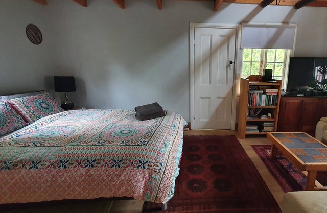 A studio/guests house 5 minutes from Bright.