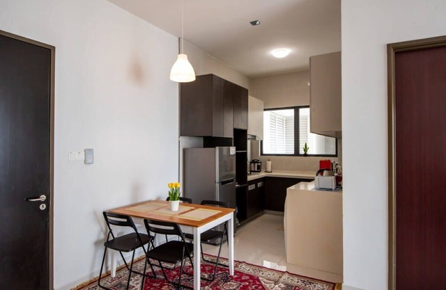 A Stylish 2BR Suite, Water Views, Free Parking