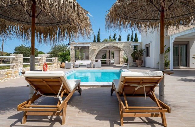 Una villa elegante y elegante con impresionantes vistas
