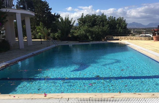 Nuevo apartamento de calidad con piscina privada y vistas impresionantes