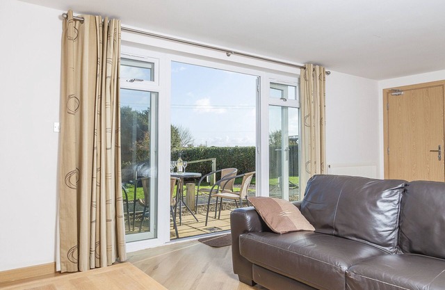 A stylish ground floor apartment located in the picturesque seaside resort of Dawlish Warren.