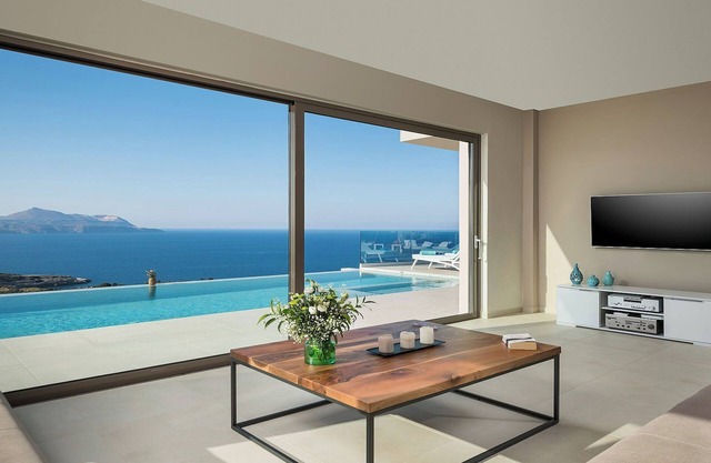 A Sublime Villa in Kokkino Horio