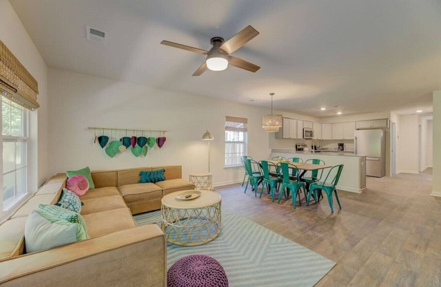 A Sunny & Stylish 4BR/3BA w King Beds & WiFi