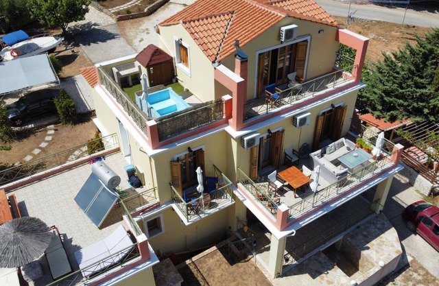 A sunny villa 3 b/r 2 b/th near the sea