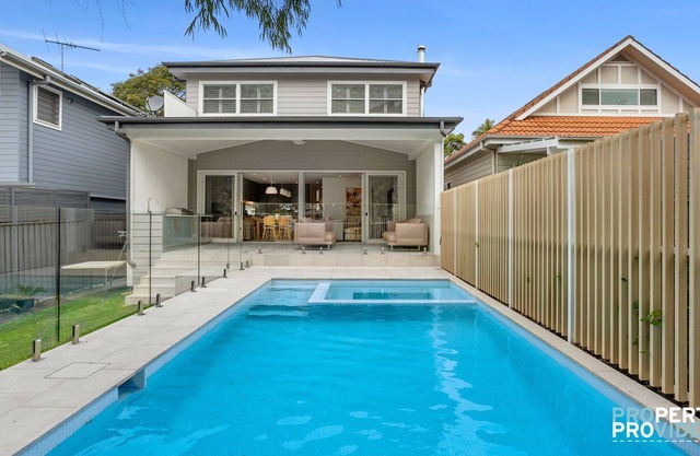 A Surfers Paradise Freshwater