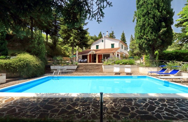 Villa con piscina privada y jardín en una zona privada