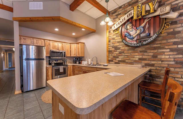 A Taste of Ely * 4 habitaciones, 2 baños, sauna Downtown Getaway