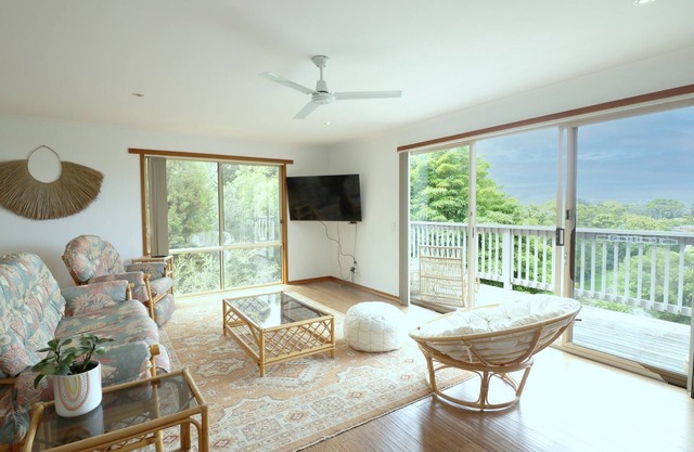 A Touch of Bali - 3 Bedroom Pet friendly home. 3+ nights
